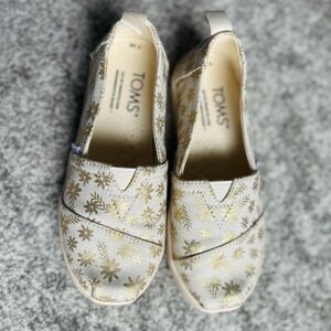 Tom's Alpargata natural gold foil floral blooms Slip-On Shoes -Tiny Sz Youth 12